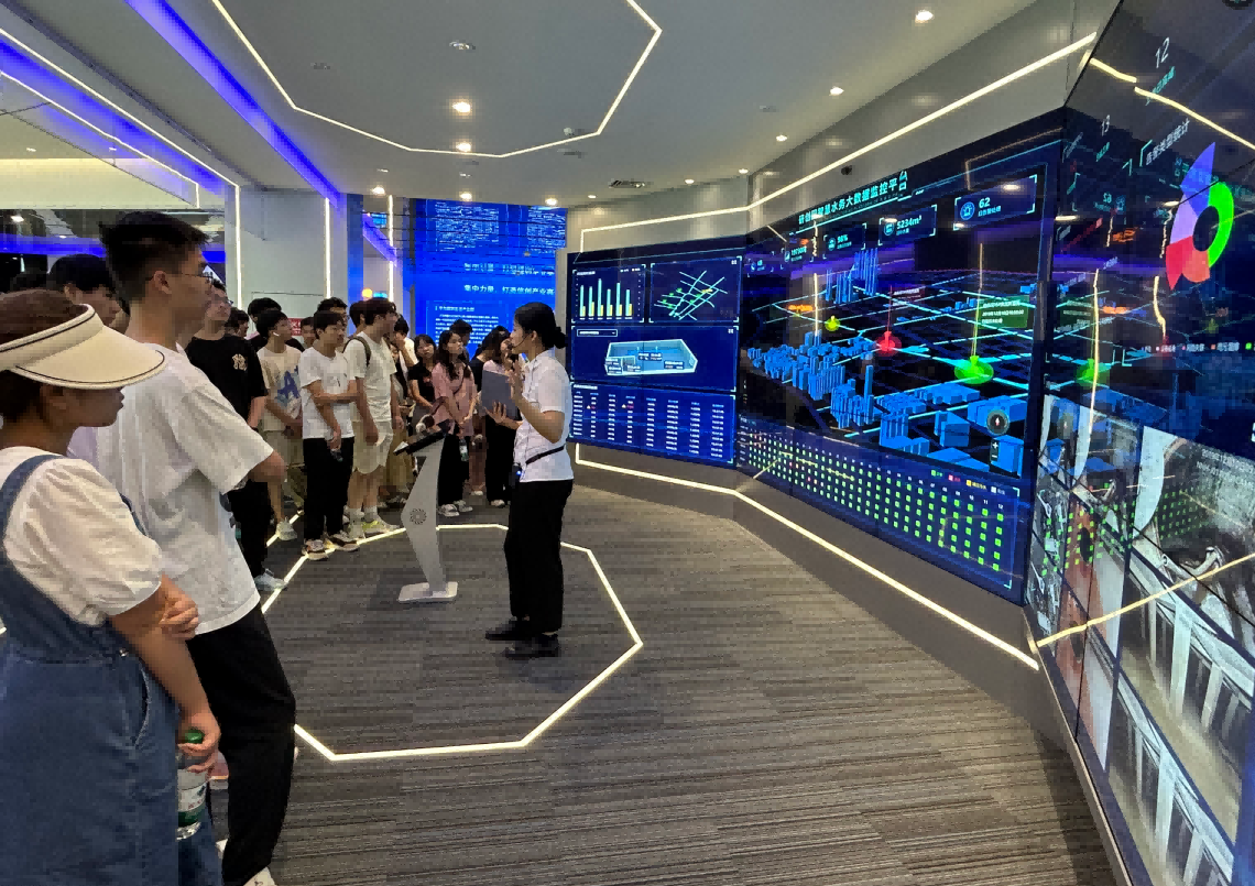 金年会诚信至上科技IT精英暑期实训营活动日 | 探秘南京江北新区研创园 科技火花点亮未来梦想